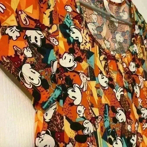 ❤️ New with Tags Disney Mickey Mouse LuLaRoe Classic T-Shirt - Picture 5 of 6